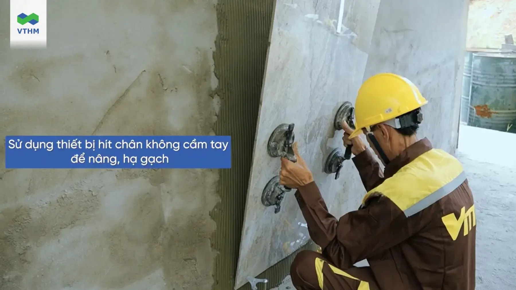 Sử Dụng Thiết Bị Hít Chân Không Để Di Chuyển Gạch