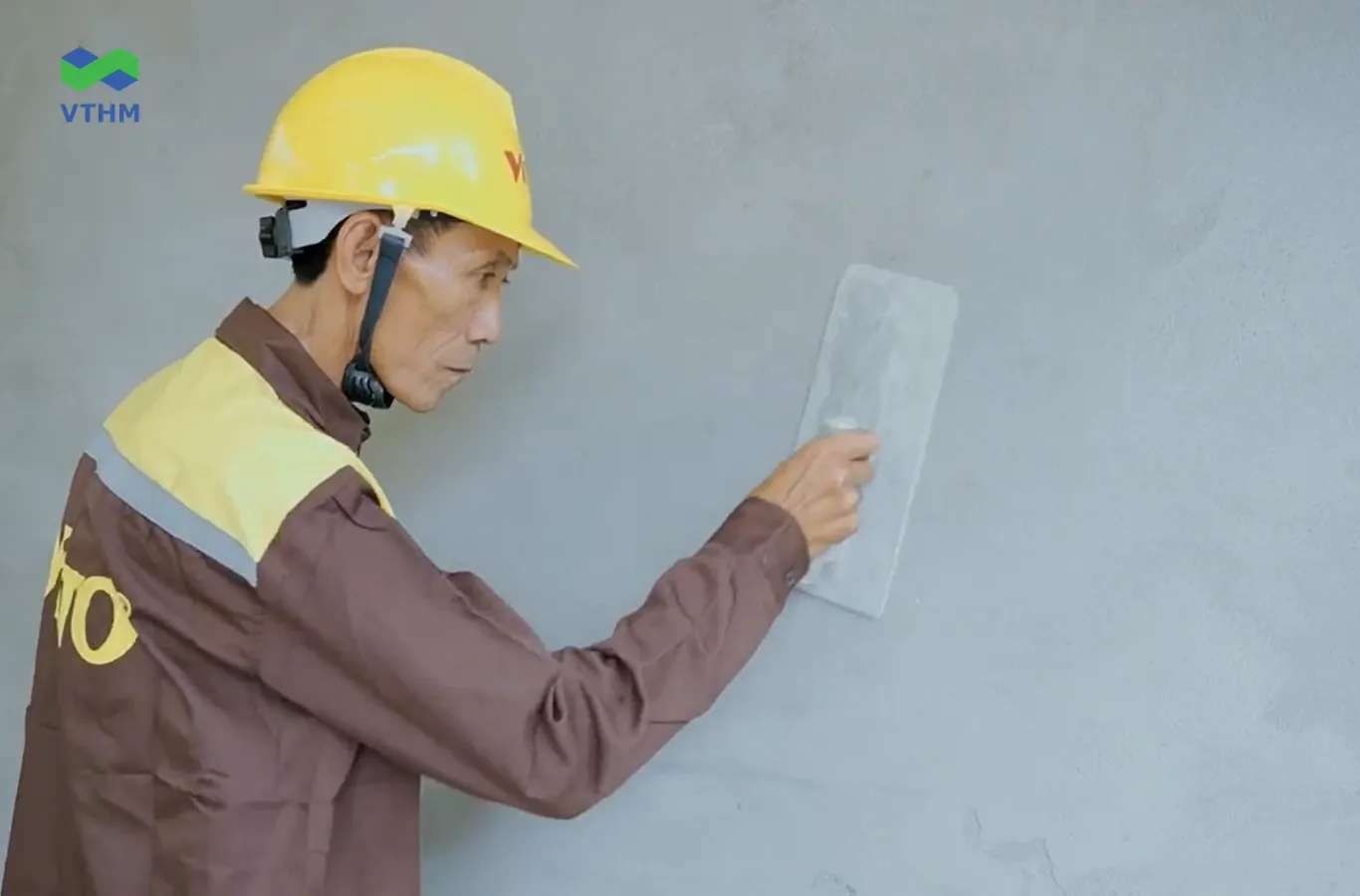 Vệ Sinh Và Kiểm Tra Bề Mặt Nền